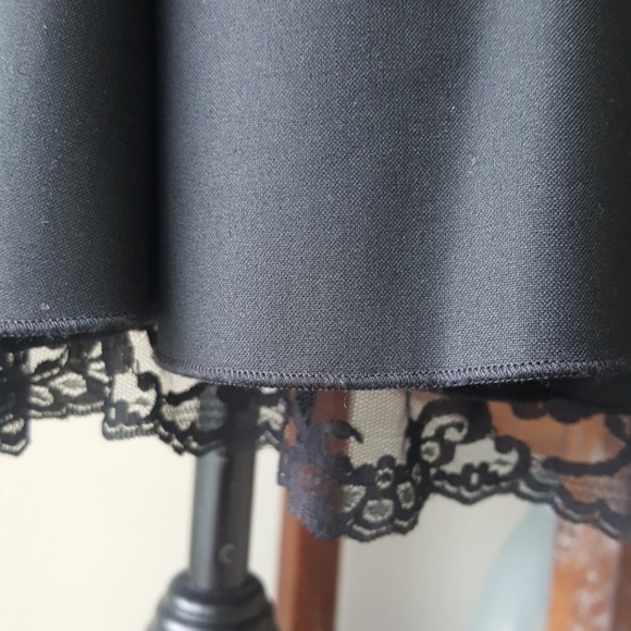 ⭐ Black Lace Lined Skirt ⭐ - Picture 6 of 7